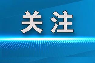 Mông Khắc được bầu làm cầu thủ phòng thủ tốt nhất của đội Quốc vương hôm nay, sau trận đấu, đã lên ngôi vua trong phòng thay đồ?